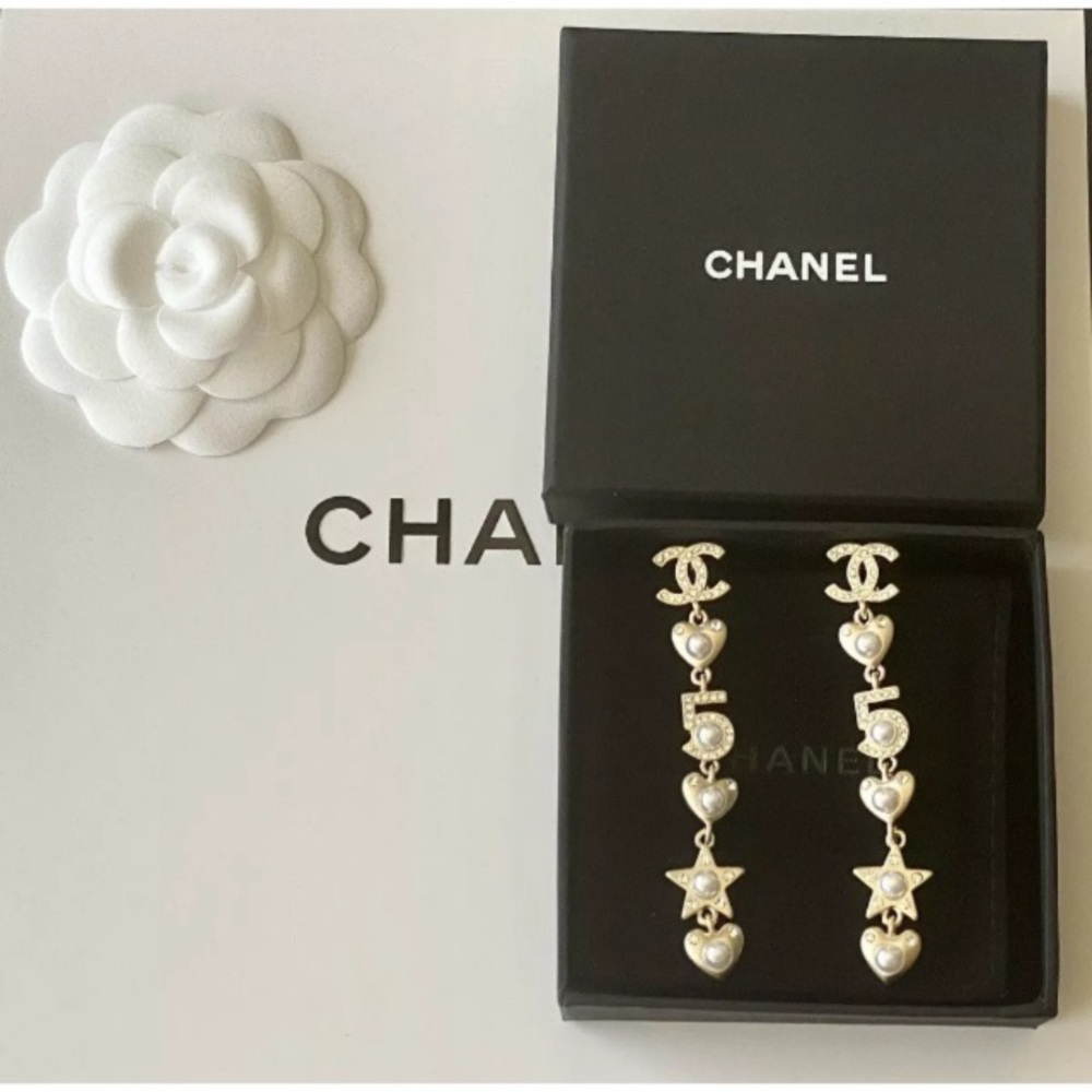 These are incredible Fashion Earrings